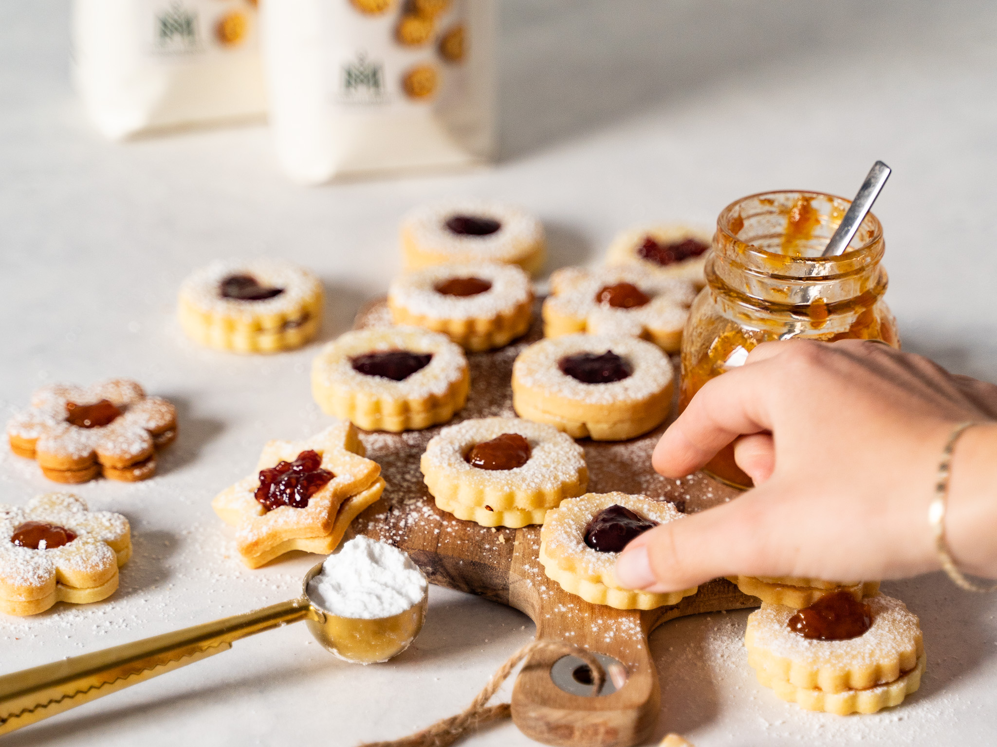 Spitzbuben mit Marillenmarmelade