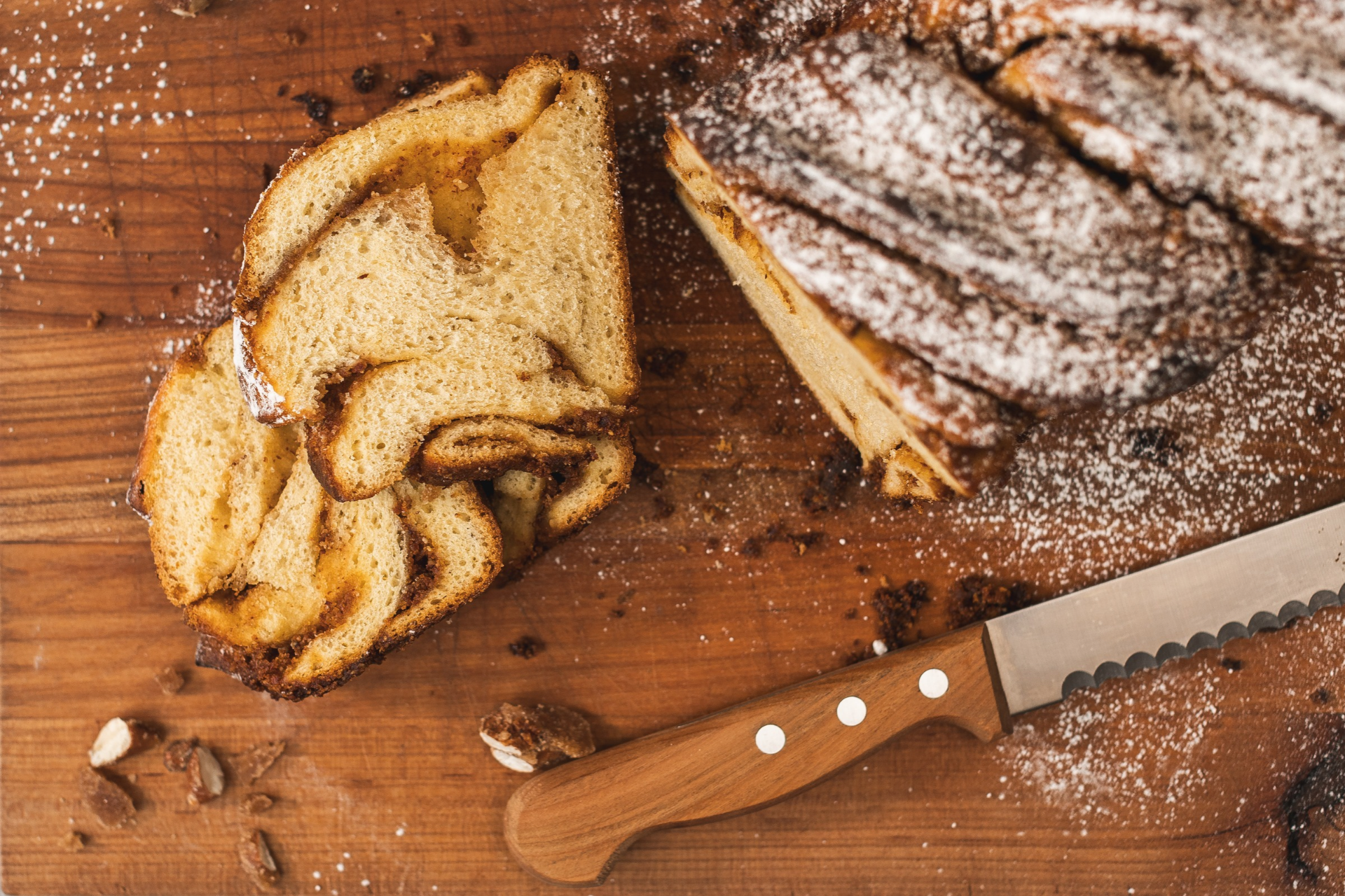 10555-treccia-lievitata-con-mandorle-praline-molino-merano